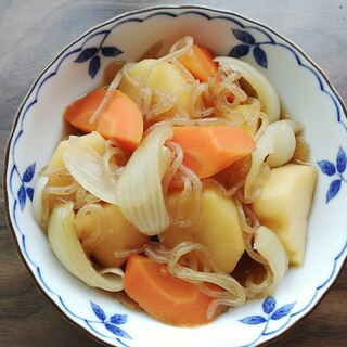 じゃが芋と人参と糸こんにゃくの煮物